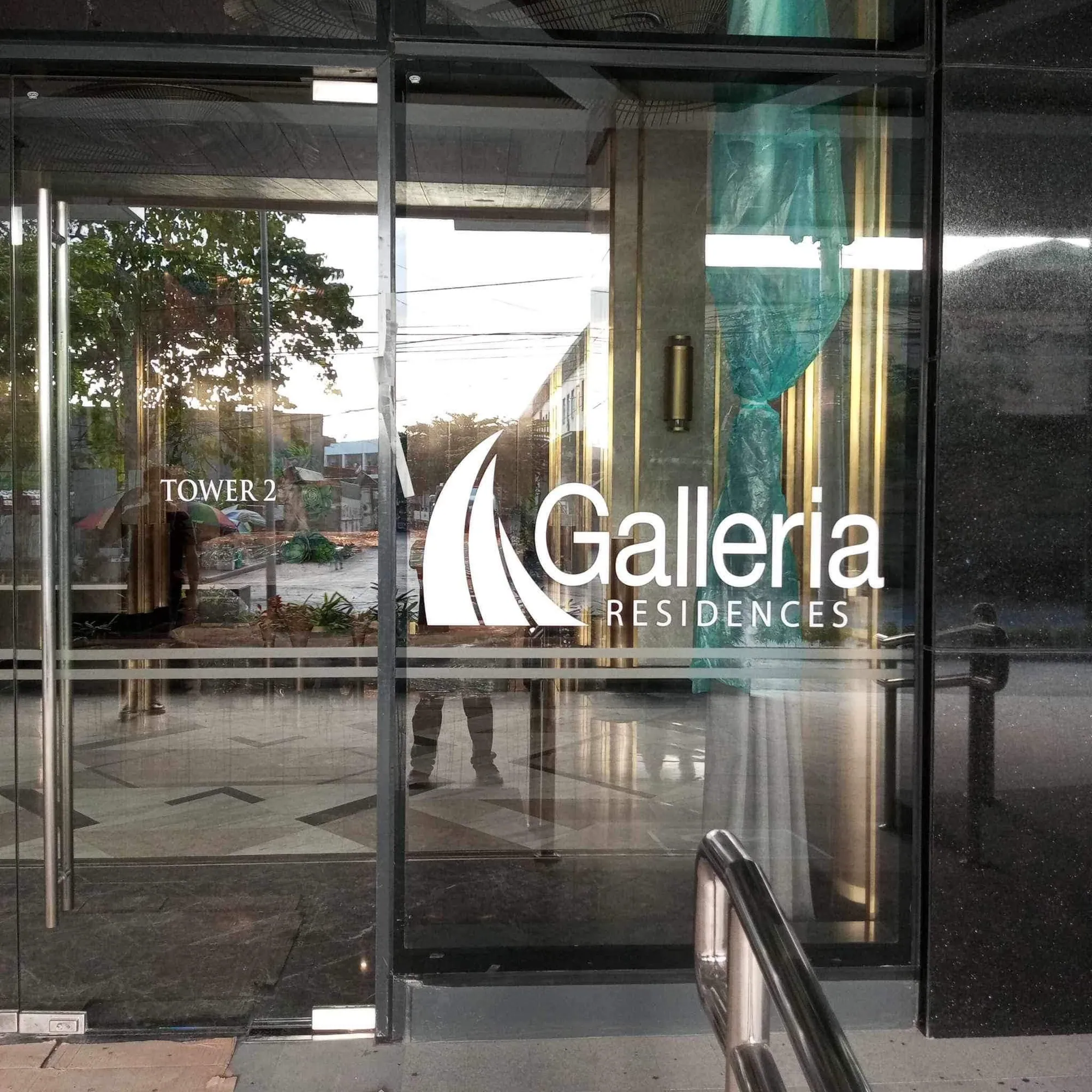 Galleria Residences vinyl graphics, printed and installed by MCAV