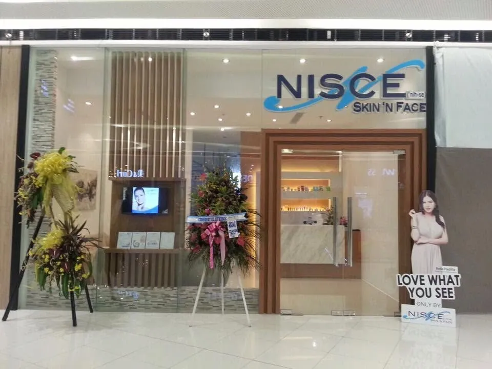 Nisce Skin 'N Face lighted sign, printed and installed by MCAV